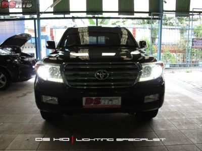 Toyota Land Cruiser VX200